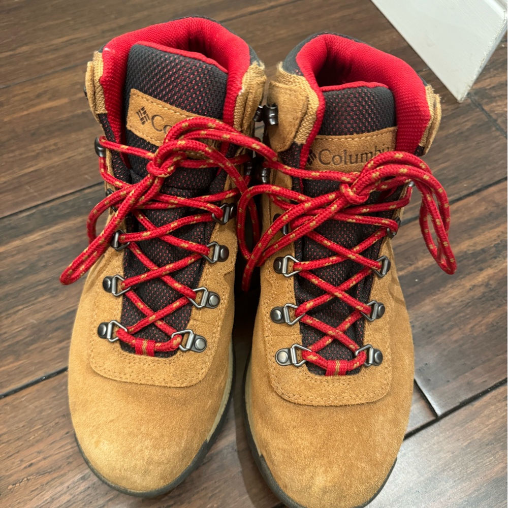 Columbia Newton Ridge Plus Waterproof Amped High Top Hiking Camping Boots.